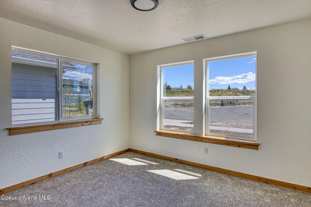 3596 N Blaze Loop Post Falls ID 83854
