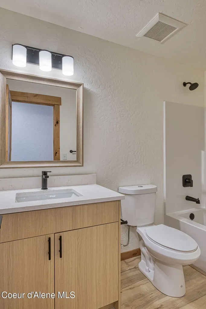 3596 N Blaze Loop Post Falls ID 83854