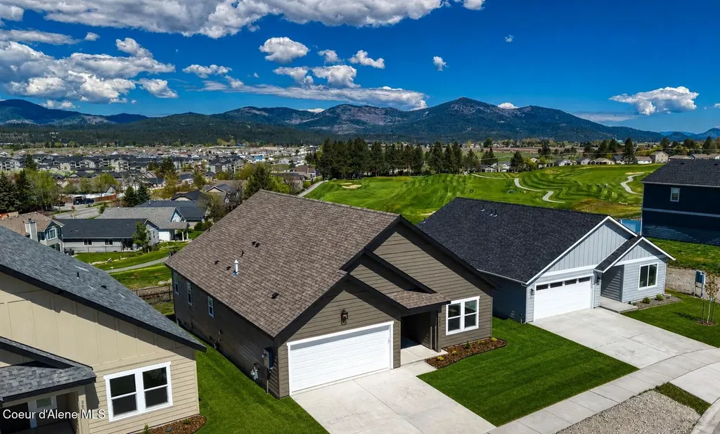 3596 N Blaze Loop Post Falls ID 83854