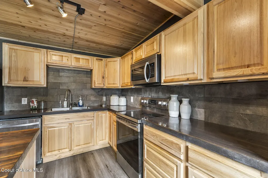 118 Timber Lane Nordman ID 83848