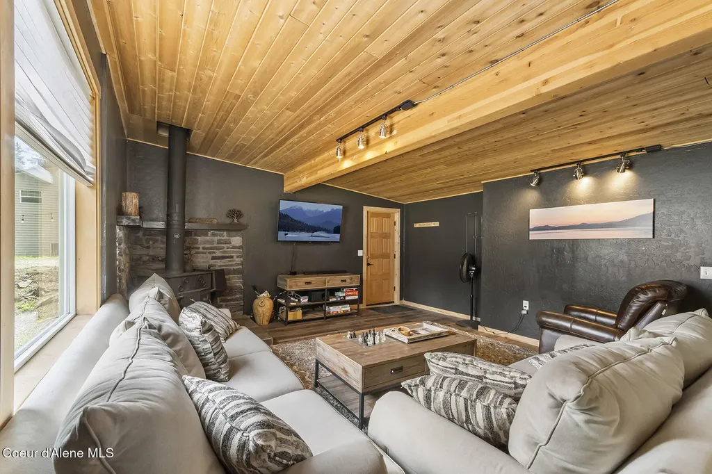 118 Timber Lane Nordman ID 83848