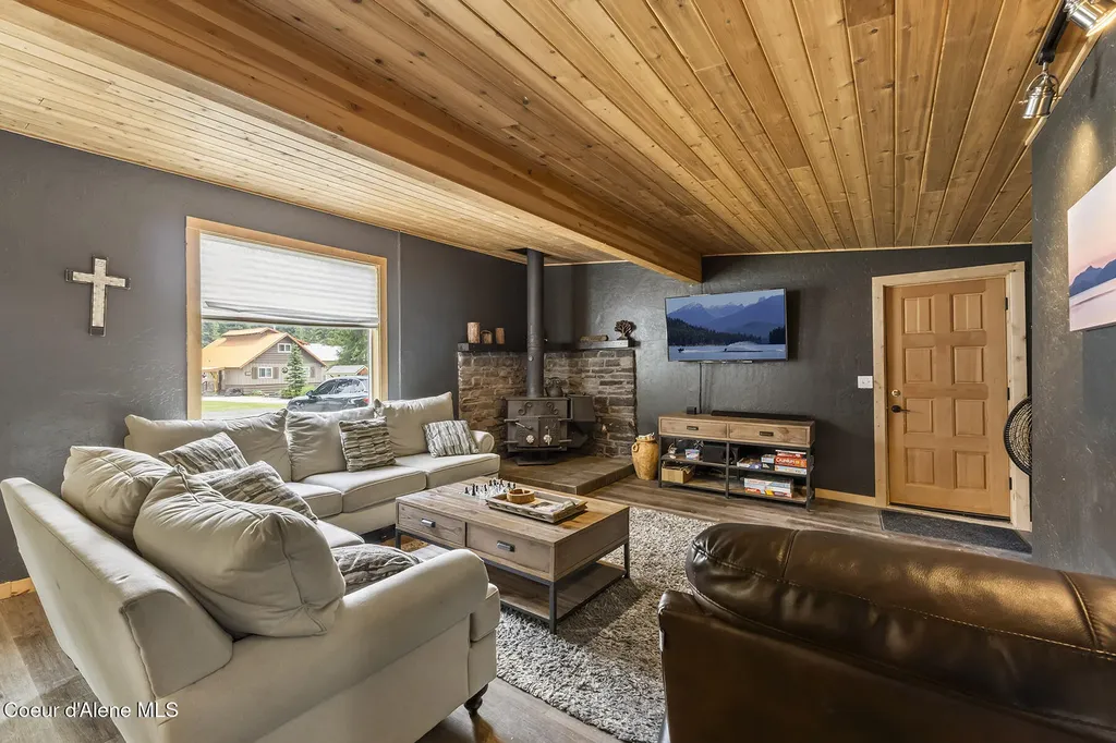 118 Timber Lane Nordman ID 83848