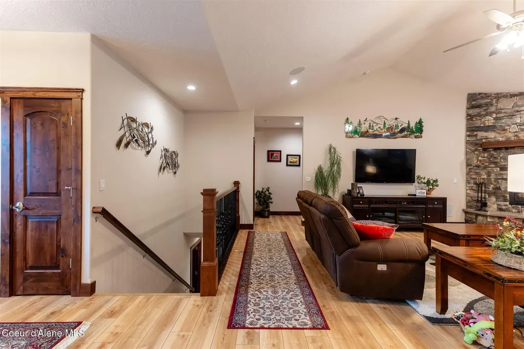 19398 N Ella Road Rathdrum ID 83858