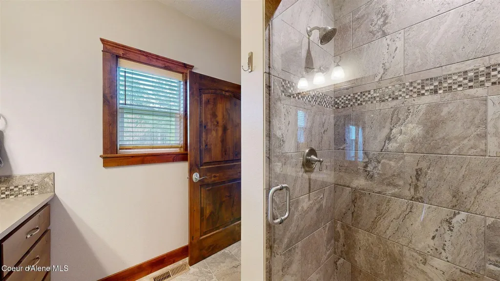 19398 N Ella Road Rathdrum ID 83858