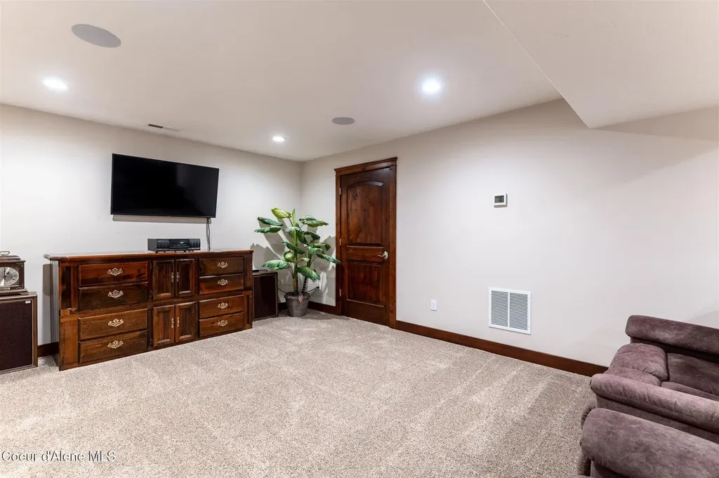 19398 N Ella Road Rathdrum ID 83858