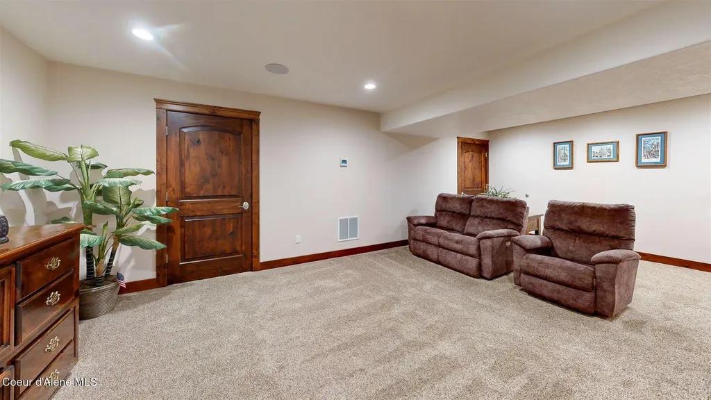 19398 N Ella Road Rathdrum ID 83858