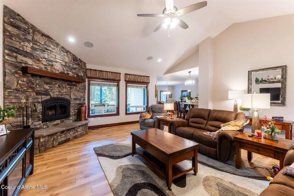 19398 N Ella Road Rathdrum ID 83858