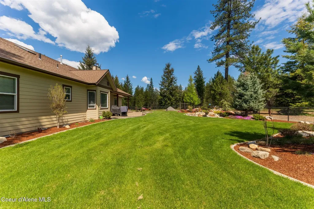 19398 N Ella Road Rathdrum ID 83858