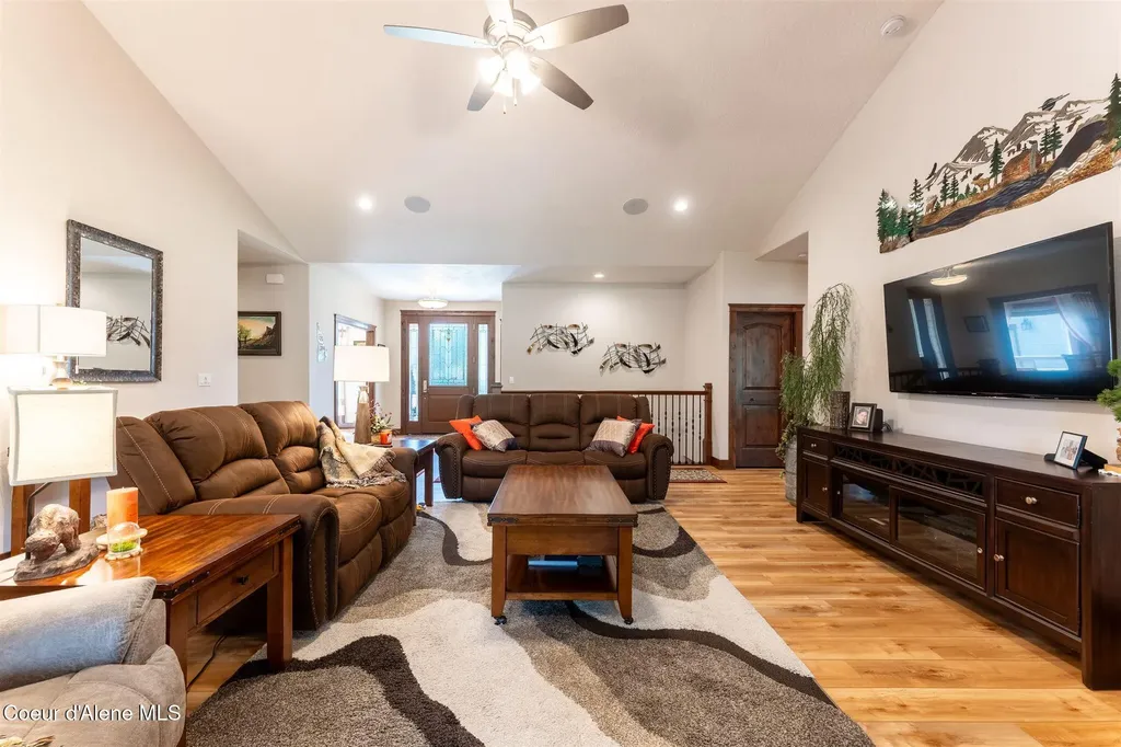 19398 N Ella Road Rathdrum ID 83858