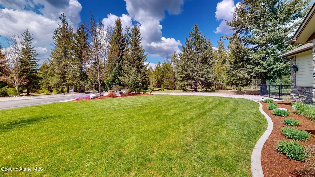 19398 N Ella Road Rathdrum ID 83858