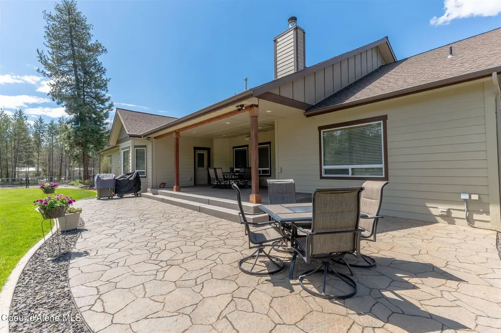 19398 N Ella Road Rathdrum ID 83858