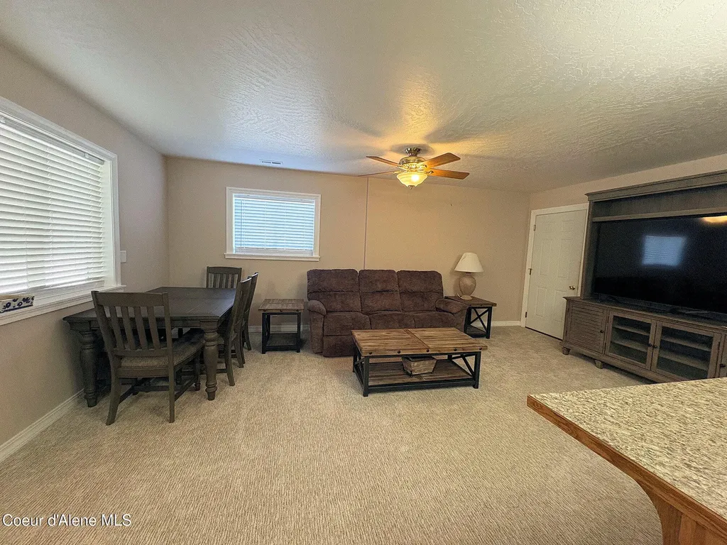 19398 N Ella Road Rathdrum ID 83858