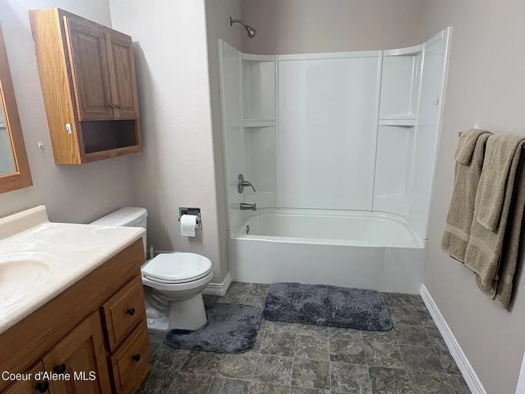 19398 N Ella Road Rathdrum ID 83858