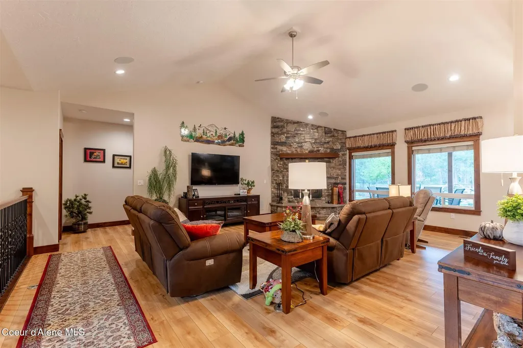 19398 N Ella Road Rathdrum ID 83858