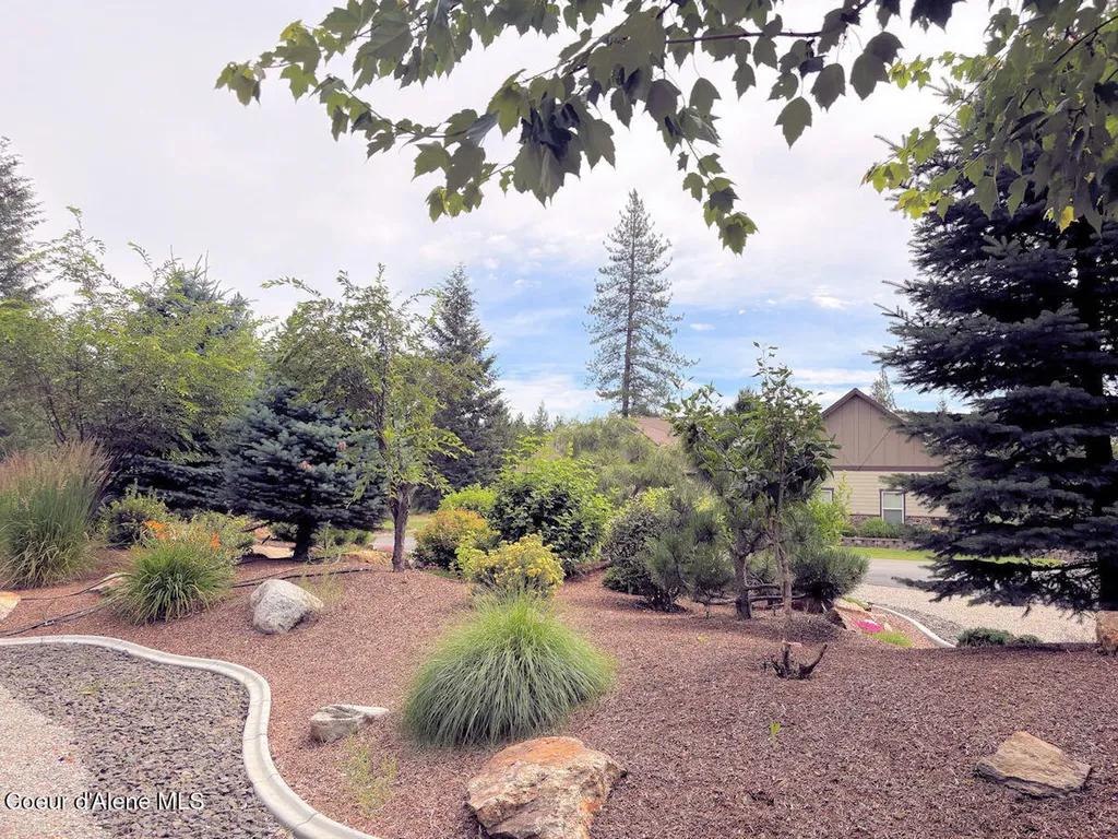 19398 N Ella Road Rathdrum ID 83858