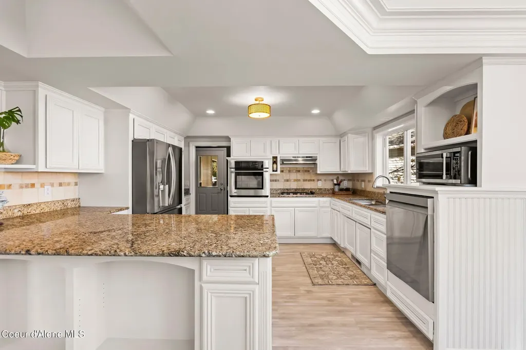 1406 J R Court Sandpoint ID 83864