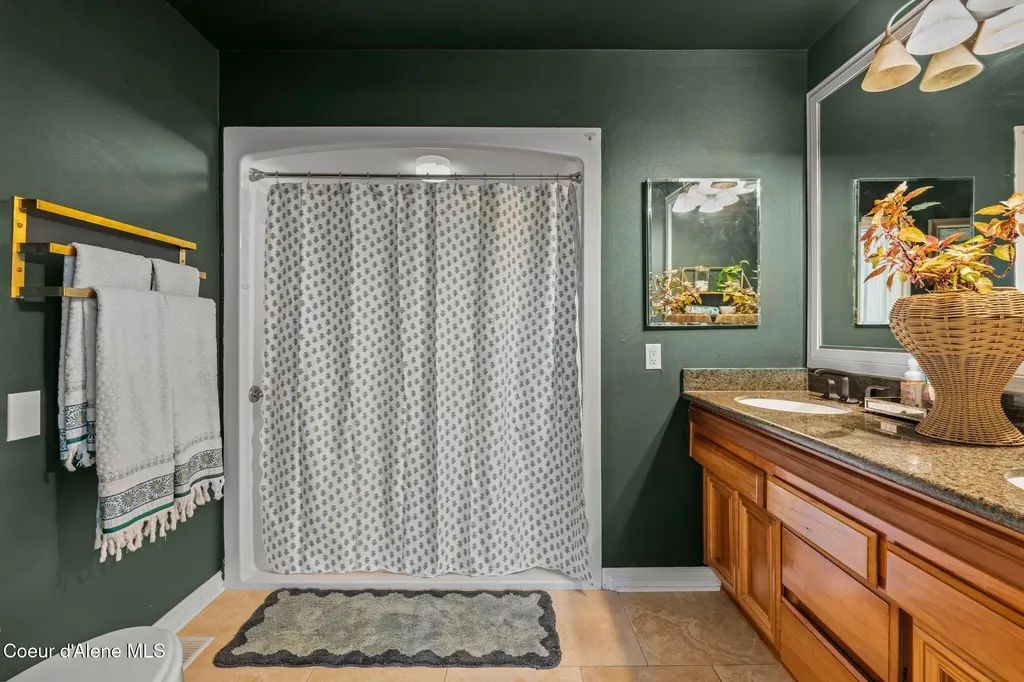 1406 J R Court Sandpoint ID 83864
