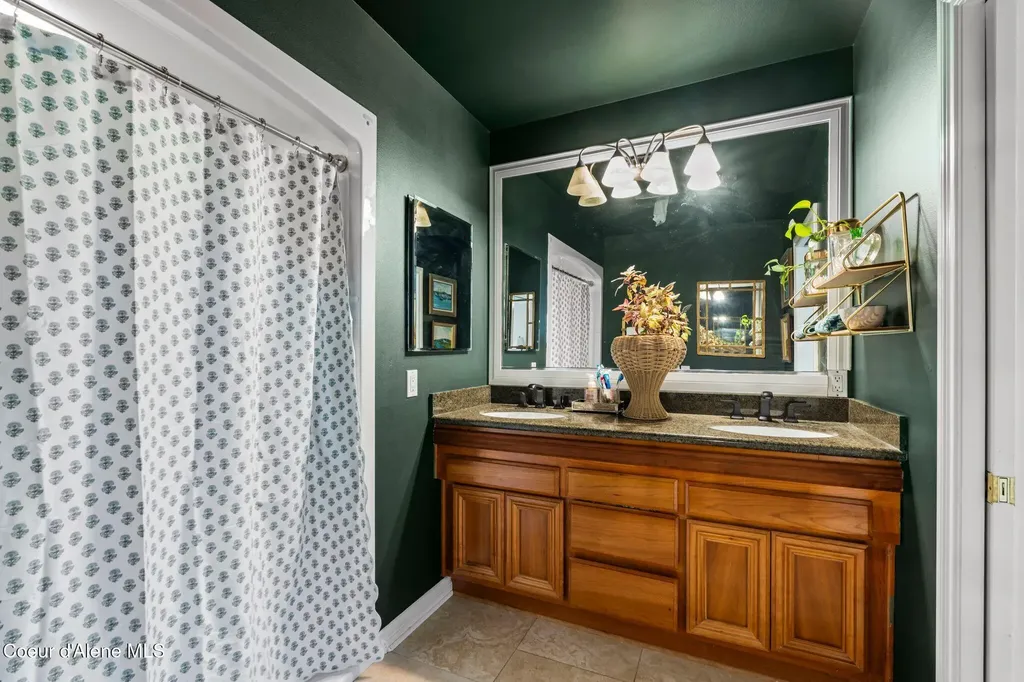 1406 J R Court Sandpoint ID 83864