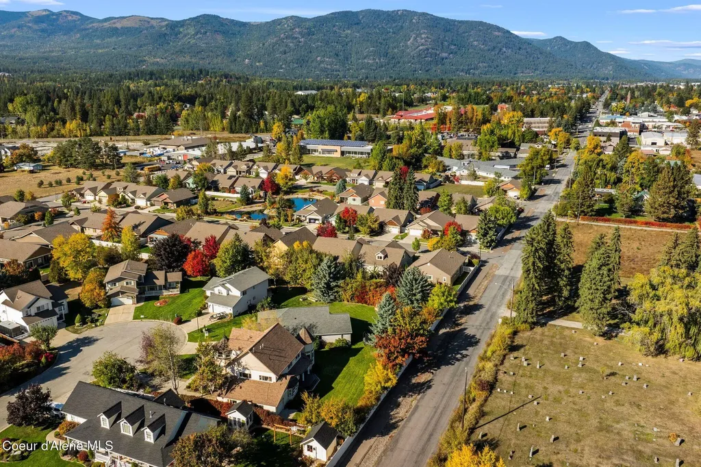 1406 J R Court Sandpoint ID 83864