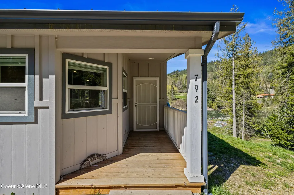 792 Dirks Road Priest River ID 83856