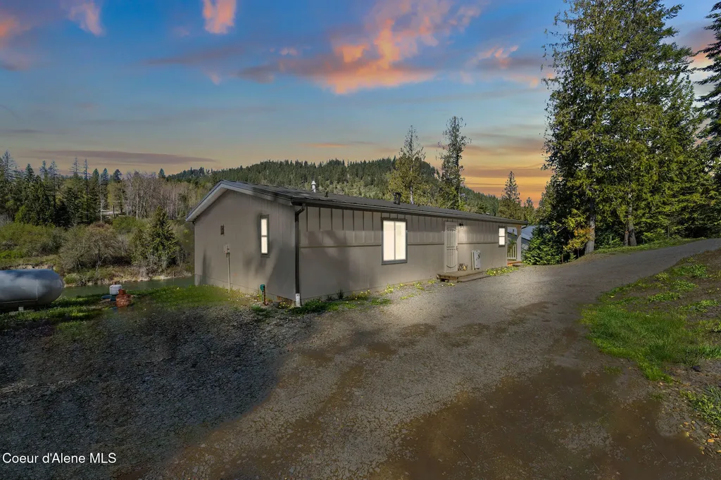 792 Dirks Road Priest River ID 83856