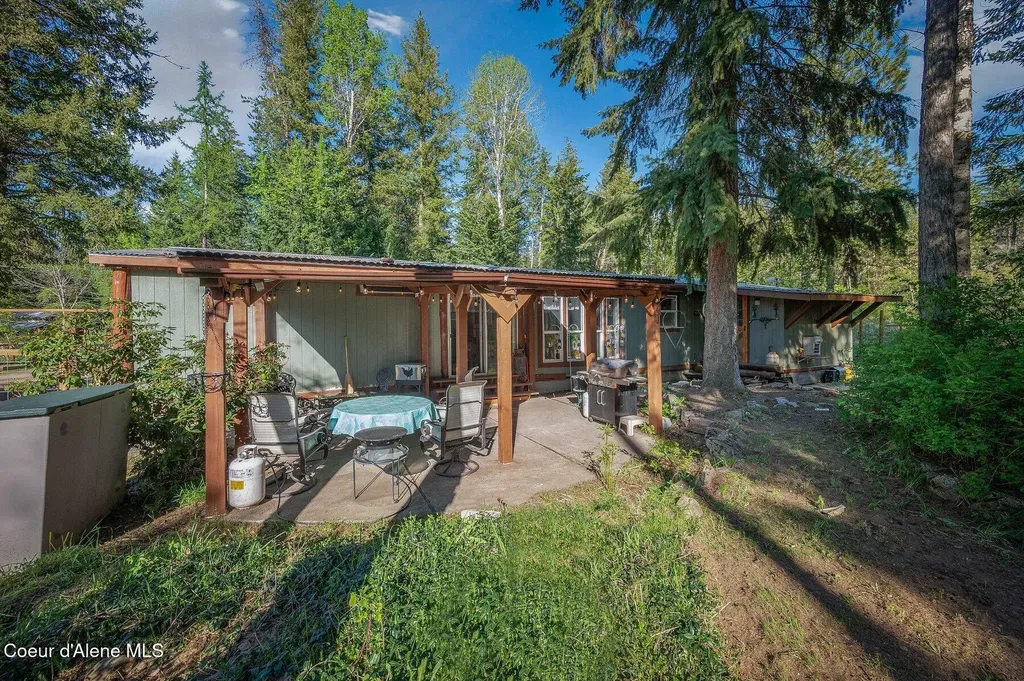 14069 E Twete Road Athol ID 83801