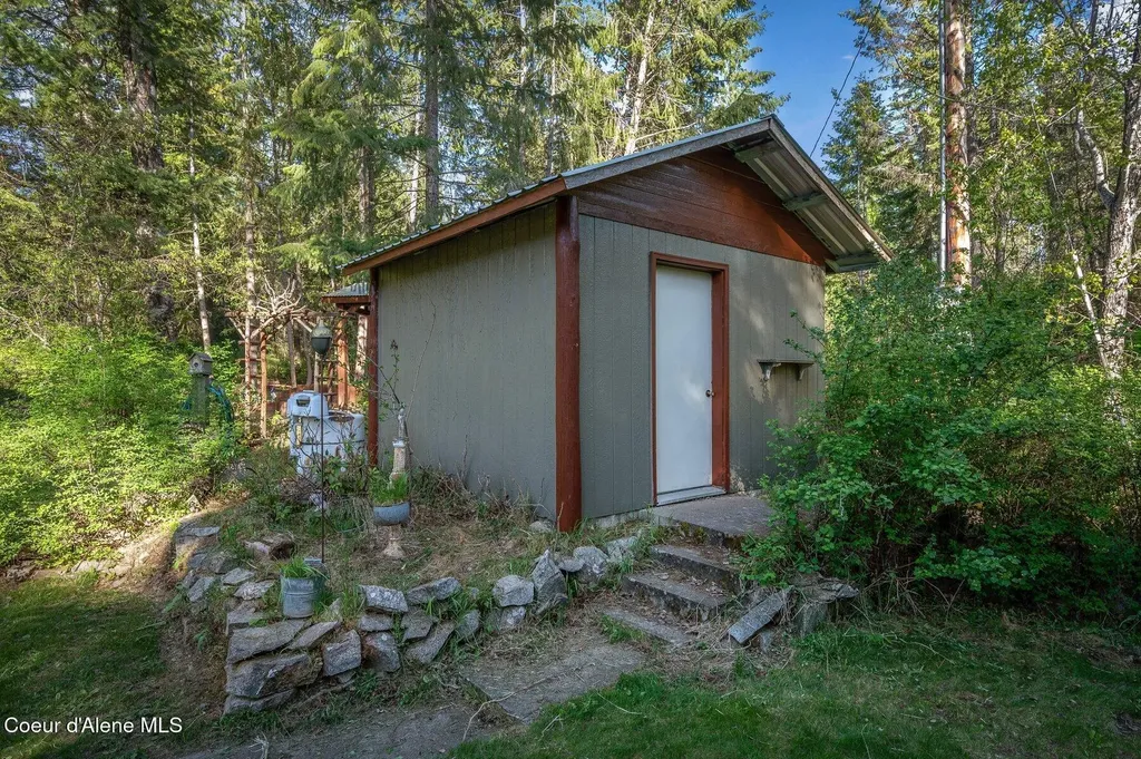 14069 E Twete Road Athol ID 83801