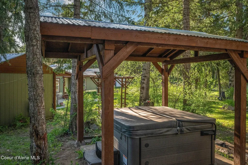 14069 E Twete Road Athol ID 83801