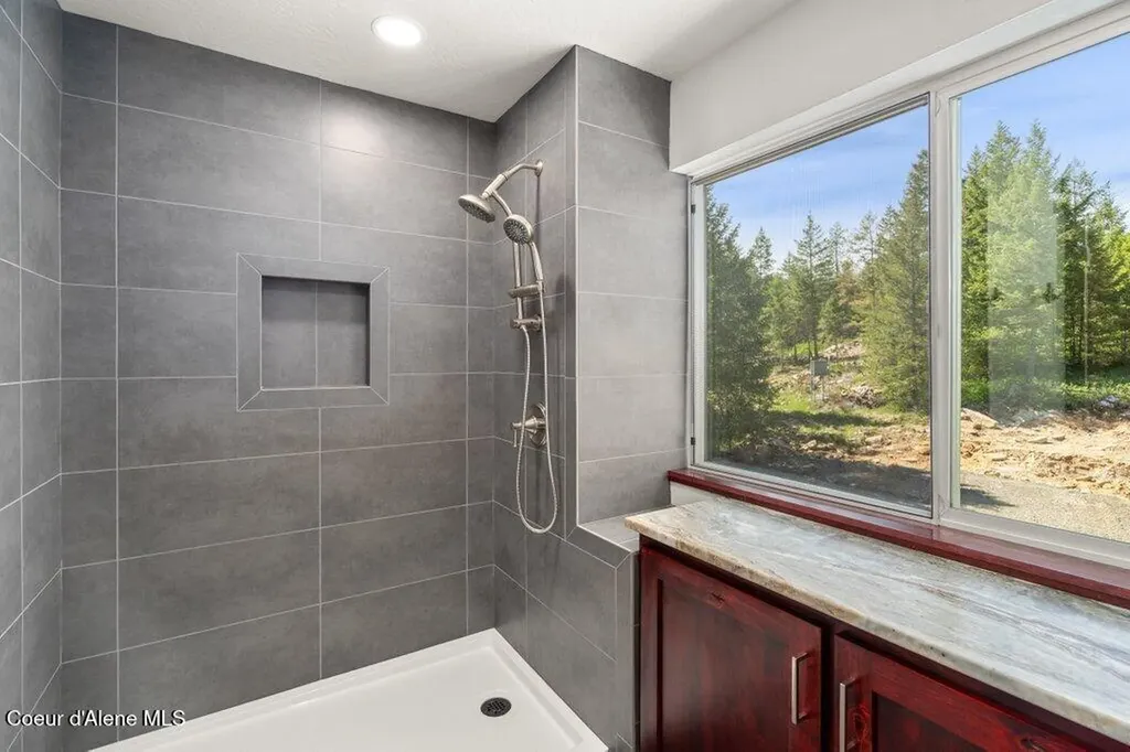 141 Amaze Way Athol ID 83801