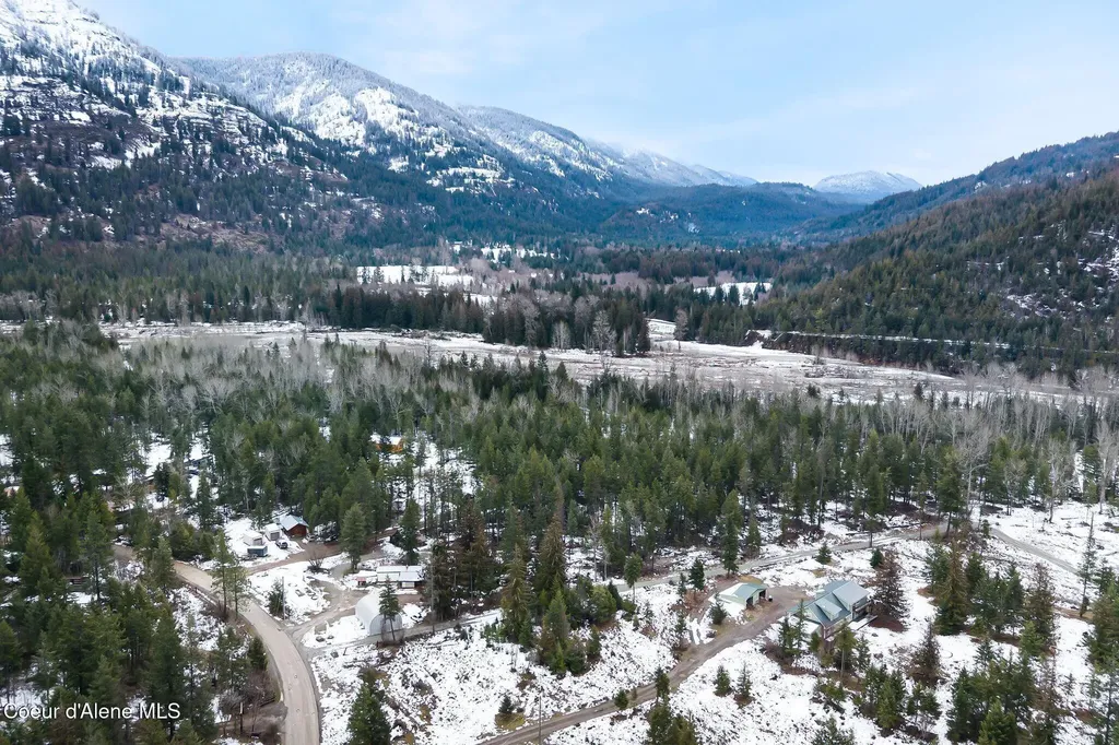 582 Mountain View Road Clark Fork ID 83811