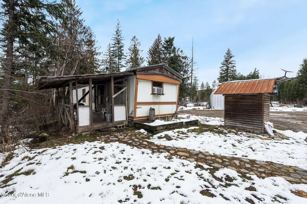 582 Mountain View Road Clark Fork ID 83811
