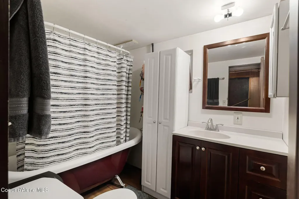 582 Mountain View Road Clark Fork ID 83811