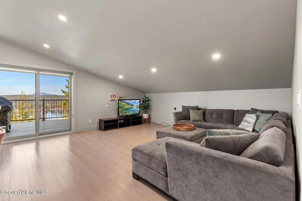 8655 E Challenge Road Hayden ID 83835