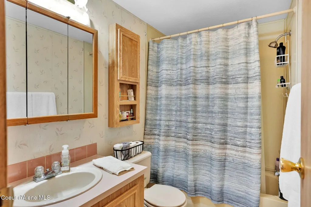 181 Circle Drive Hope ID 83836
