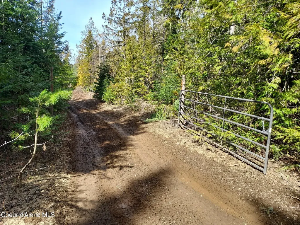 2244 N Whittum Road Priest River ID 83856