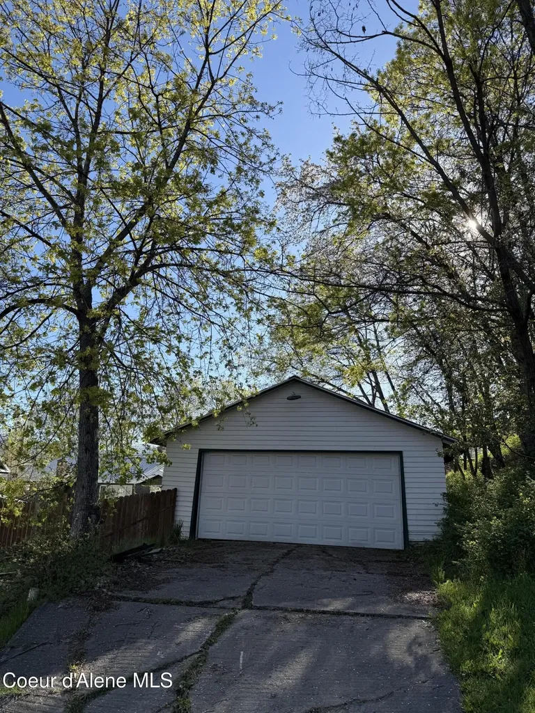 1027 Jefferson Avenue St. Maries ID 83861