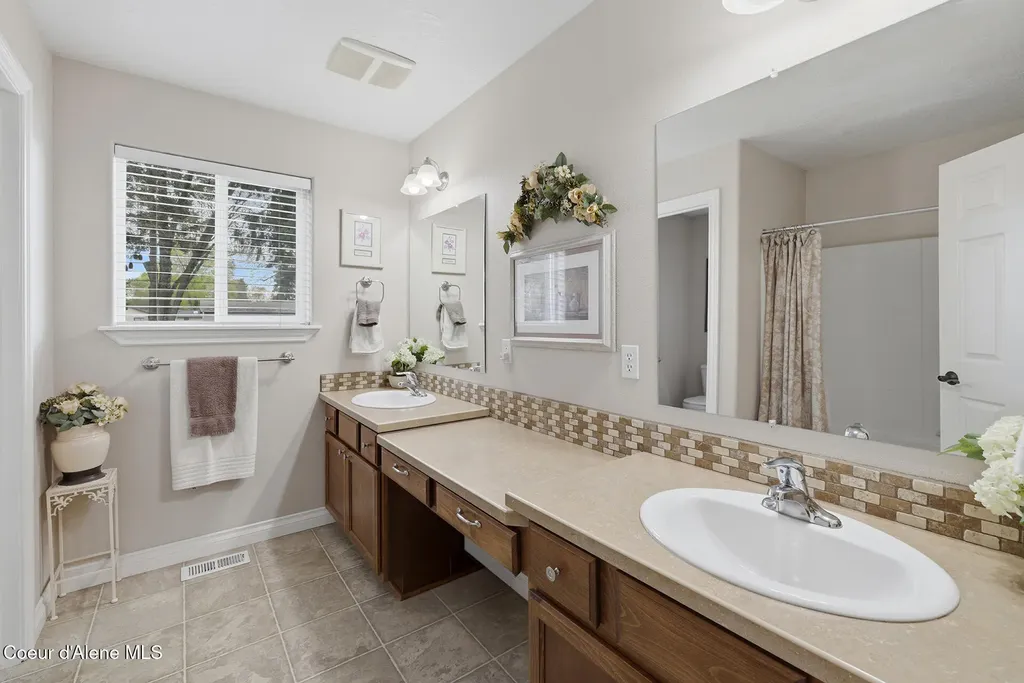 7007 N Davenport Street Dalton Gardens ID 83815