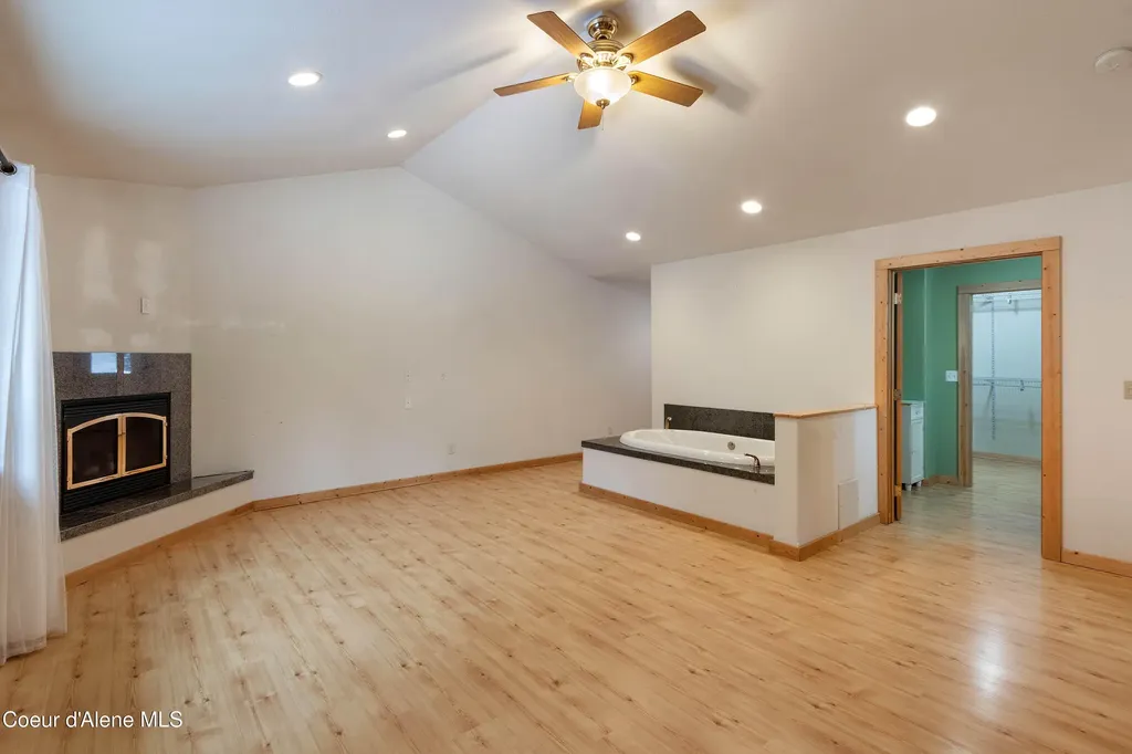 1657 E Dufort Road Sagle ID 83860