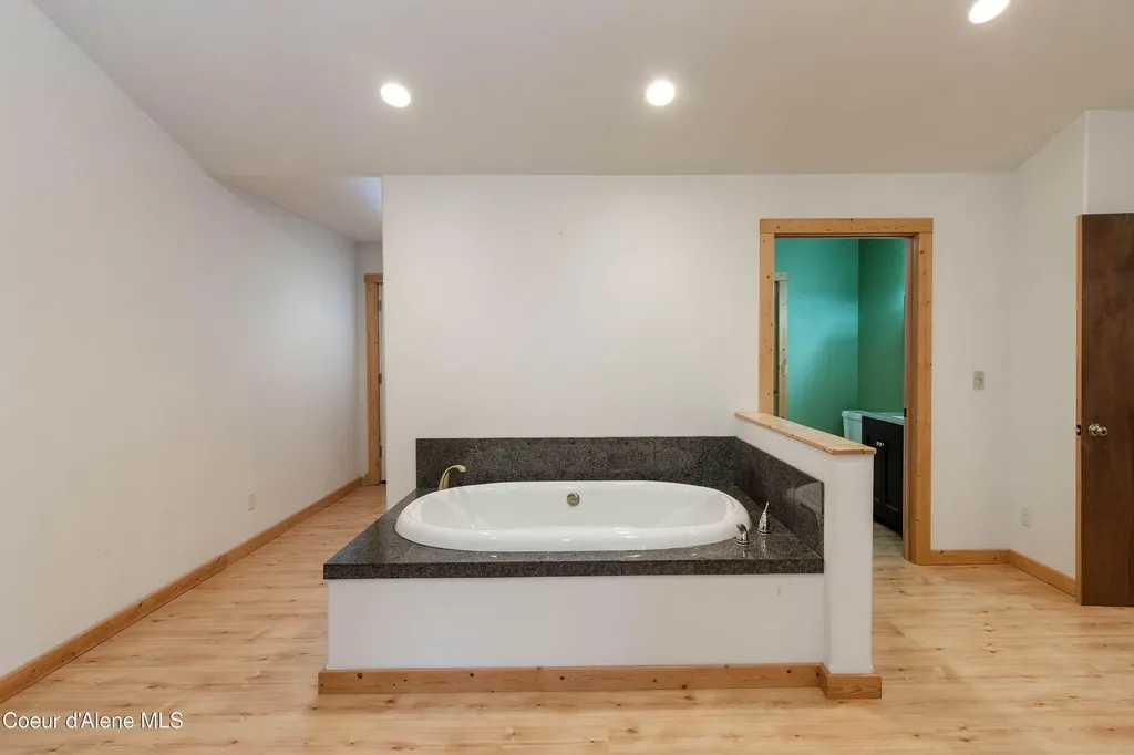 1657 E Dufort Road Sagle ID 83860