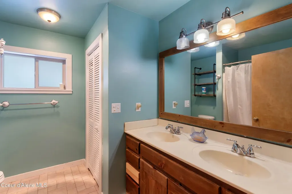 1657 E Dufort Road Sagle ID 83860