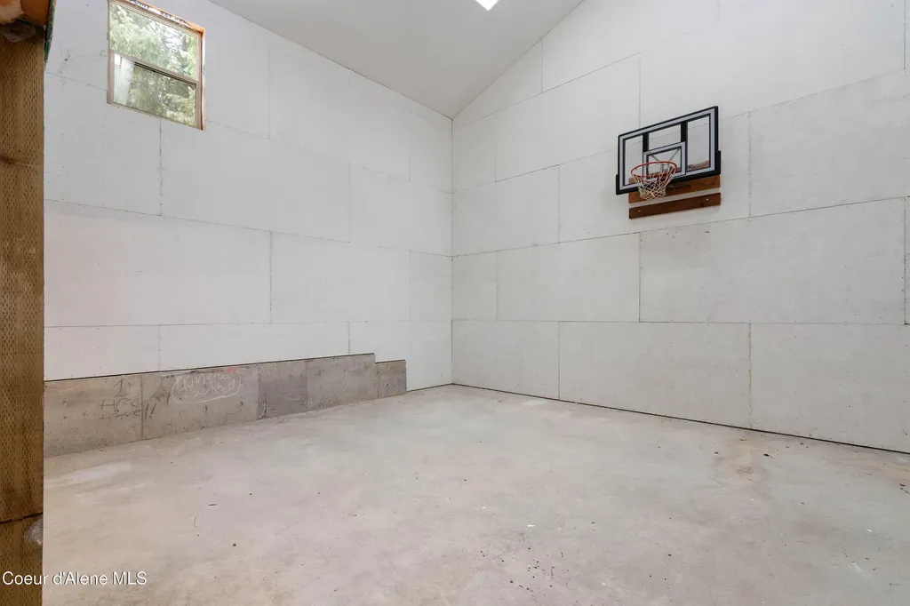 1657 E Dufort Road Sagle ID 83860