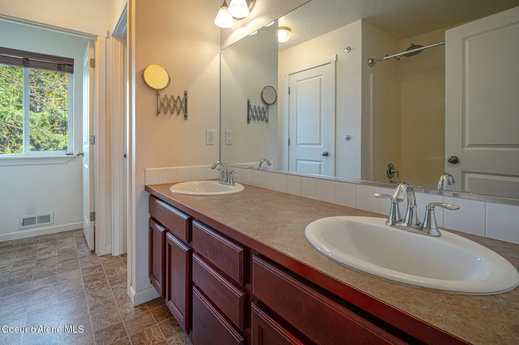 3664 E Arlington Lane Post Falls ID 83854