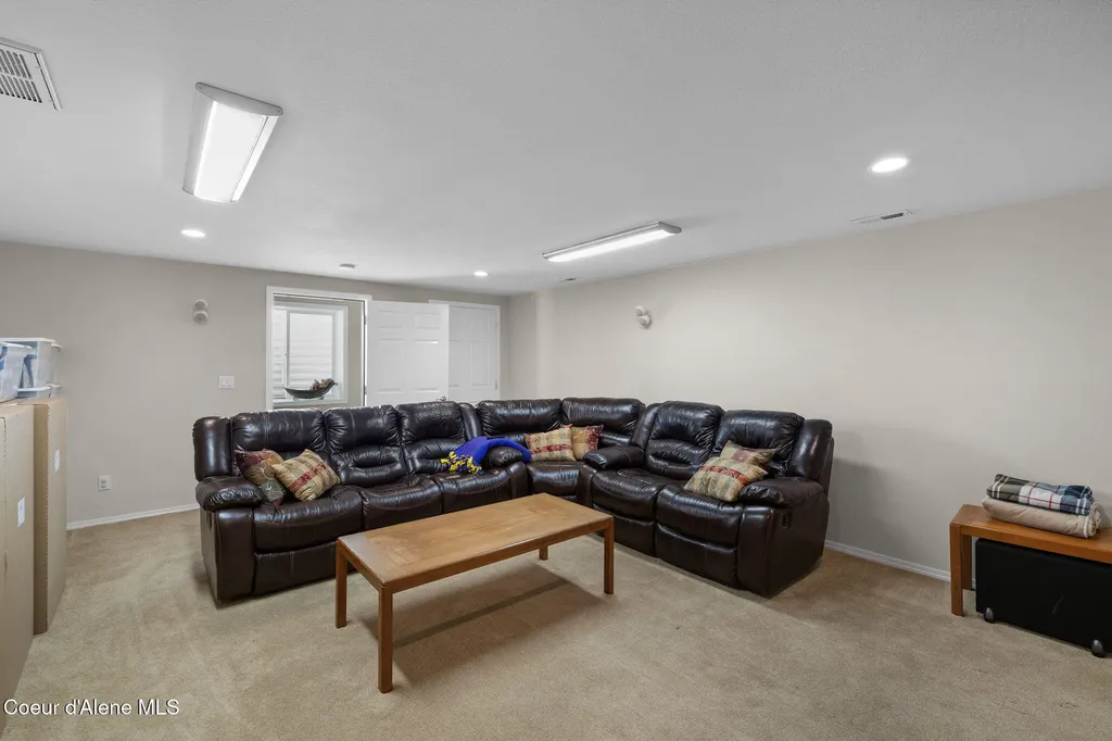 7255 N Colfax Street Dalton Gardens ID 83815