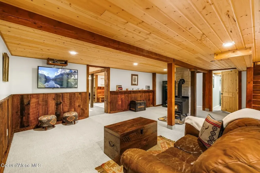 5250 Highway 2 Priest River ID 83856