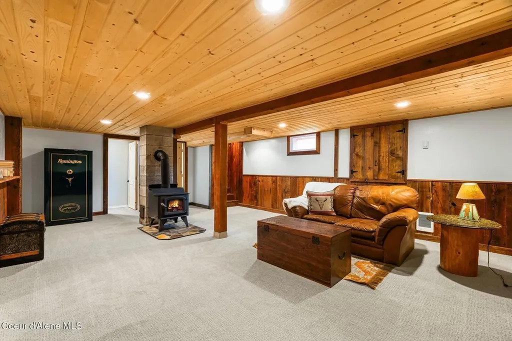 5250 Highway 2 Priest River ID 83856