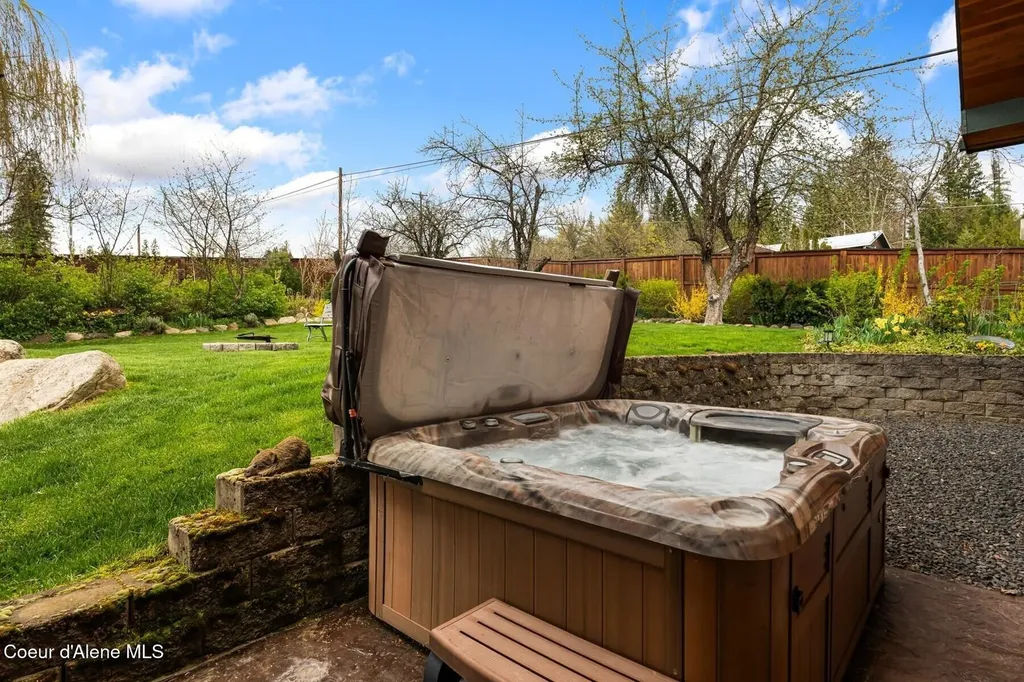 5250 Highway 2 Priest River ID 83856