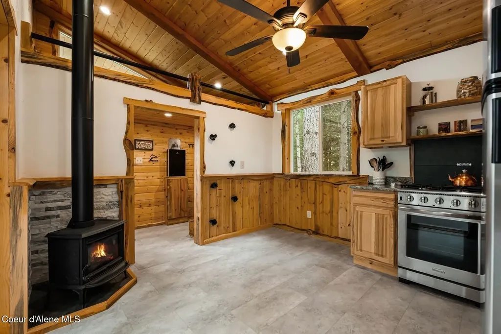 5250 Highway 2 Priest River ID 83856