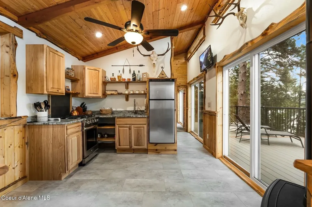 5250 Highway 2 Priest River ID 83856