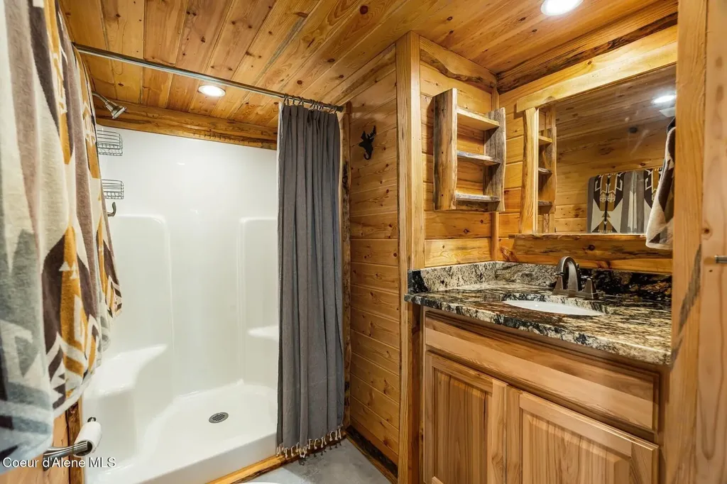 5250 Highway 2 Priest River ID 83856