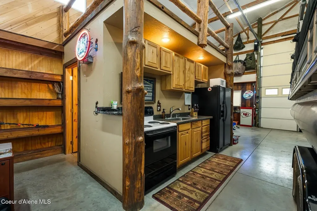 5250 Highway 2 Priest River ID 83856